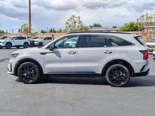 Wolf Gray 2022 Kia Sorento SX