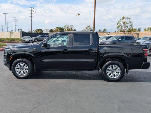Super Black 2024 Nissan Frontier SV