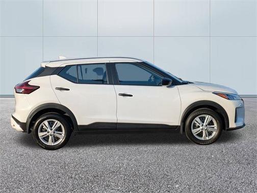 2025 Nissan Kicks S