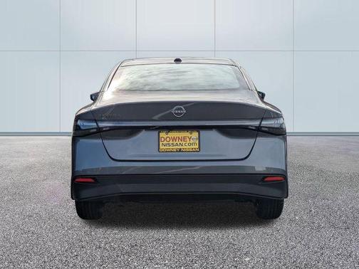 Super Black 2026 Nissan Kicks SV