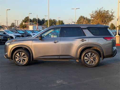 2024 Nissan Pathfinder S 4WD