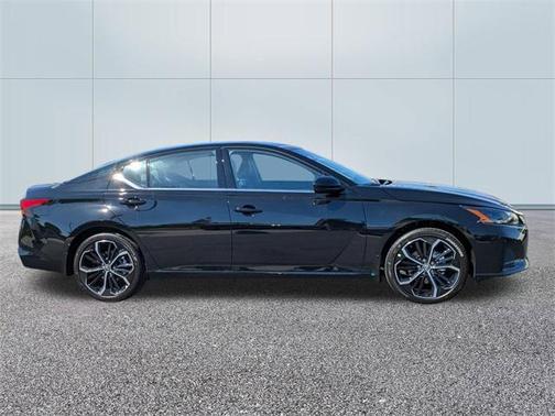 2025 Nissan Altima SR FWD