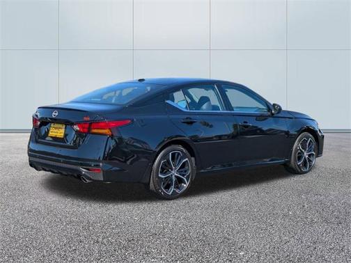 2025 Nissan Altima SR FWD