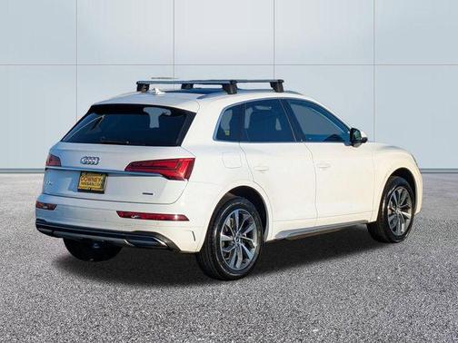 Glacier White Metallic 2021 Audi Q5 45 Premium Plus