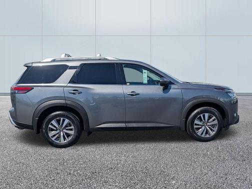 Gun Metallic 2022 Nissan Pathfinder SL 2WD