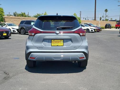 Boulder Gray Pearl/Super Black 2021 Nissan Kicks SR
