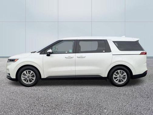 Snow White Pearl 2023 Kia Carnival LX