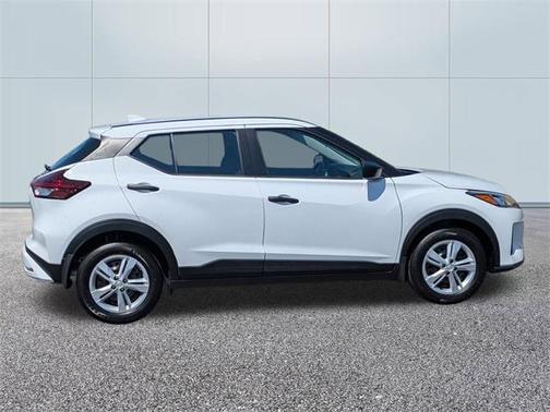 2025 Nissan Kicks S
