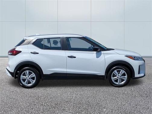 2025 Nissan Kicks S