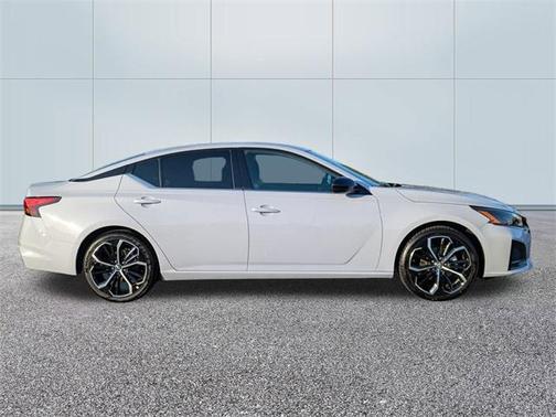 2024 Nissan Altima SR FWD