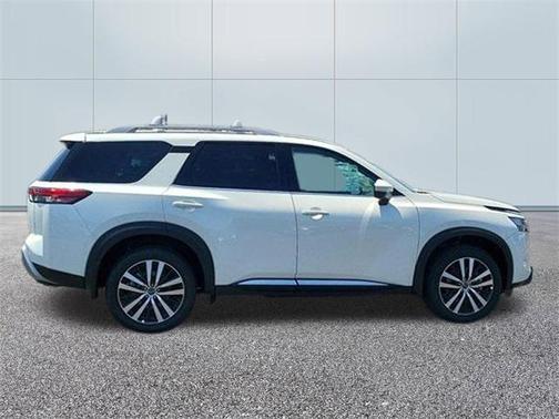 2023 Nissan Pathfinder Platinum FWD