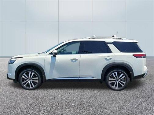 2023 Nissan Pathfinder Platinum FWD