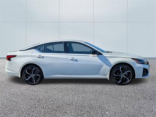 2025 Nissan Altima SR FWD