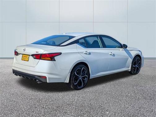 2025 Nissan Altima SR FWD