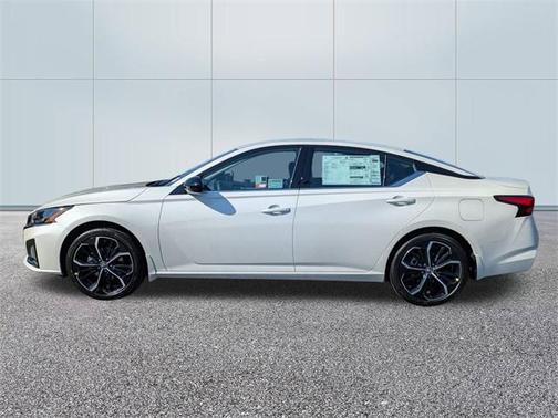2025 Nissan Altima SR FWD