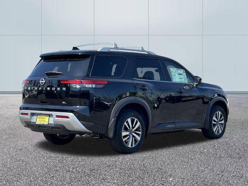2025 Nissan Pathfinder SL FWD