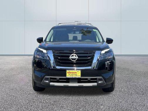 2025 Nissan Pathfinder SL FWD
