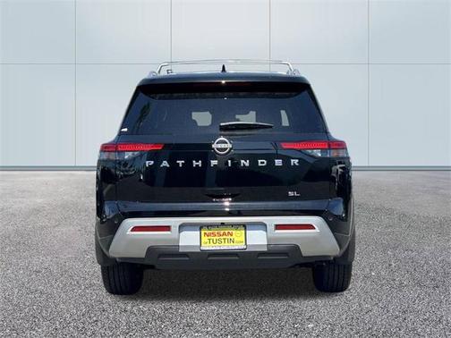 2025 Nissan Pathfinder SL FWD