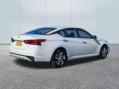 2025 Nissan Altima S FWD