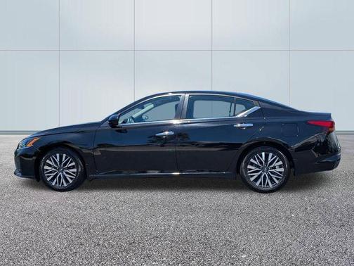 Super Black Clearcoat 2023 Nissan Altima 2.5 SV