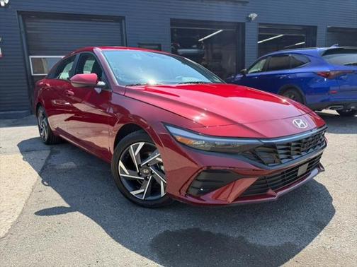 2025 Hyundai ELANTRA SEL
