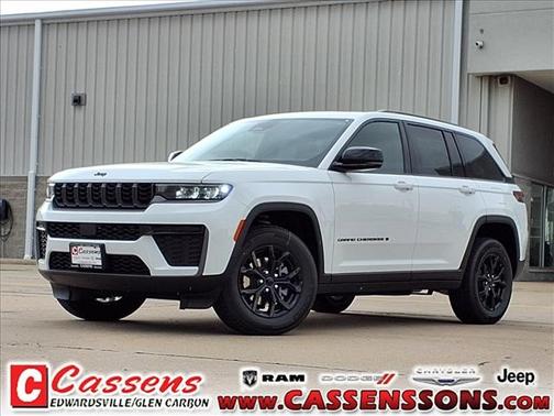 Bright White Clearcoat 2026 Jeep Grand Cherokee Laredo