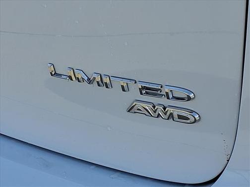 Bright White Clearcoat 2026 Chrysler Pacifica Limited