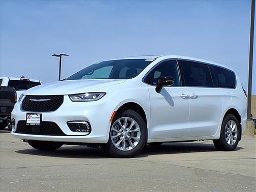 Bright White Clearcoat 2026 Chrysler Pacifica Limited