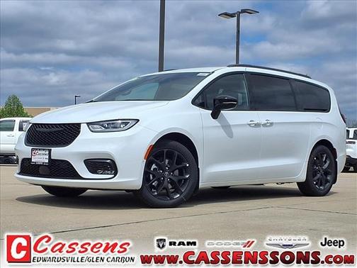 Bright White Clearcoat 2026 Chrysler Pacifica Select