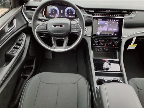 Diamond Black 2026 Jeep Grand Cherokee Laredo X