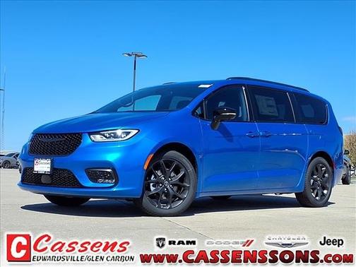 Hydro Blue Pearl 2026 Chrysler Pacifica Select