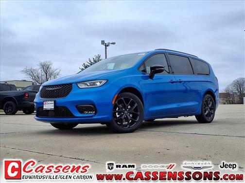 2026 Chrysler Pacifica Select