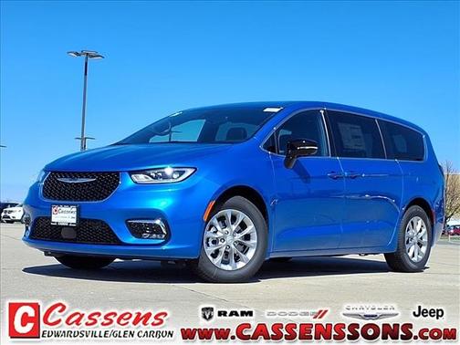 Hydro Blue Pearl 2026 Chrysler Pacifica Limited