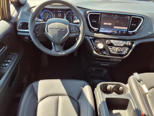 Diamond Black 2026 Chrysler Pacifica Select