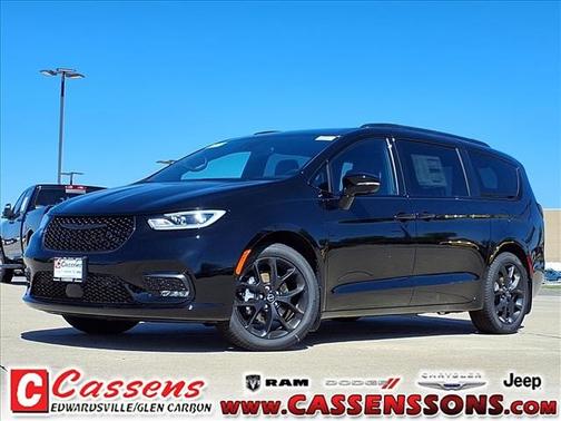 Diamond Black 2026 Chrysler Pacifica Select
