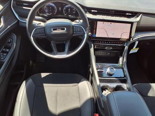 Metallic 2026 Jeep Grand Cherokee Laredo