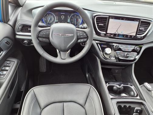 Hydro Blue Pearl 2026 Chrysler Pacifica Limited