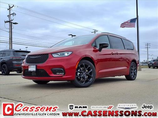 2026 Chrysler Pacifica Select