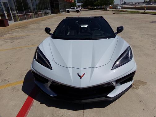 Ceramic White 2022 Chevrolet Corvette Stingray w/2LT