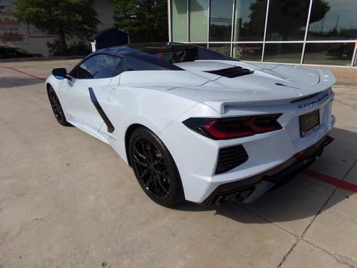 Ceramic White 2023 Chevrolet Corvette Stingray w/3LT