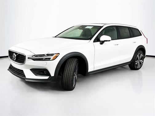 2024 Volvo V60 Cross Country B5 Plus