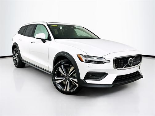 2024 Volvo V60 Cross Country B5 Plus
