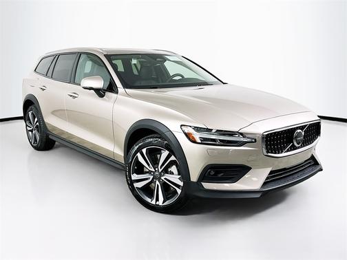 2024 Volvo V60 Cross Country B5 Plus