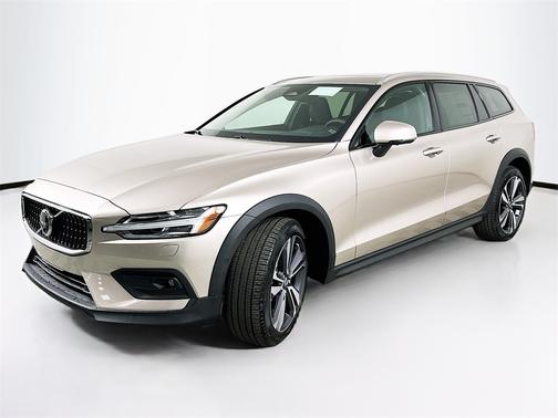 2024 Volvo V60 Cross Country B5 Plus