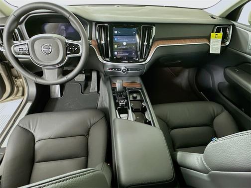 2024 Volvo V60 Cross Country B5 Plus