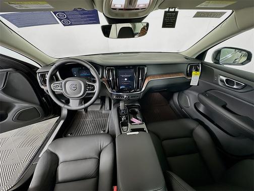 2024 Volvo S60 Recharge Plug-In Hybrid T8 Plus Dark