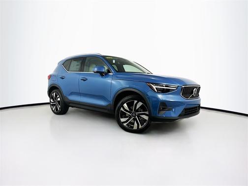 2024 Volvo XC40 B5 Plus Bright