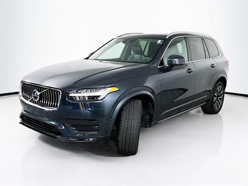2022 Volvo XC90 T6 Momentum