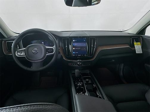 2024 Volvo XC60 B5 Plus Dark