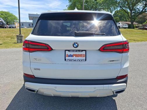White Metallic 2019 BMW X5 xDrive40i
